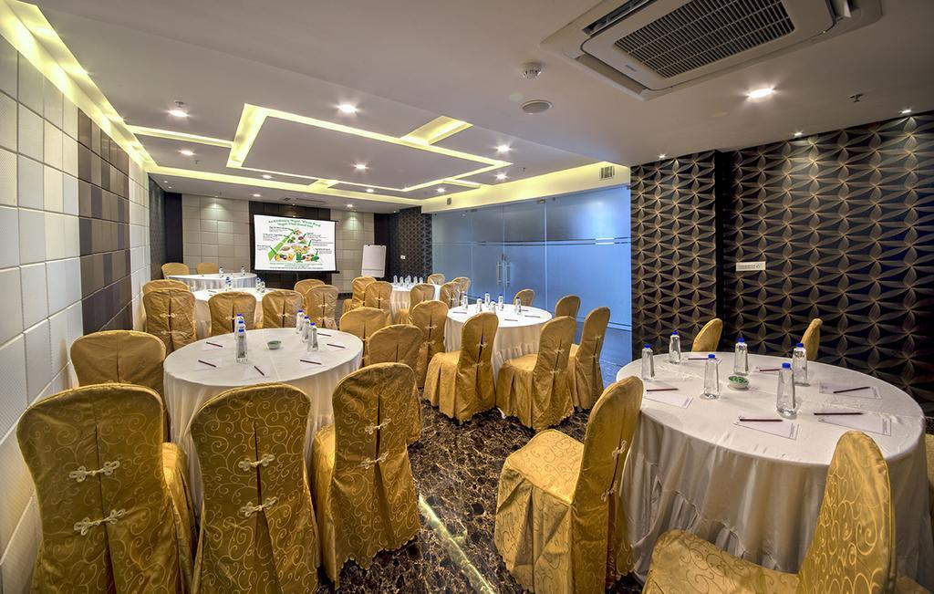 The Fern Residency Kolkata Otel Dış mekan fotoğraf
